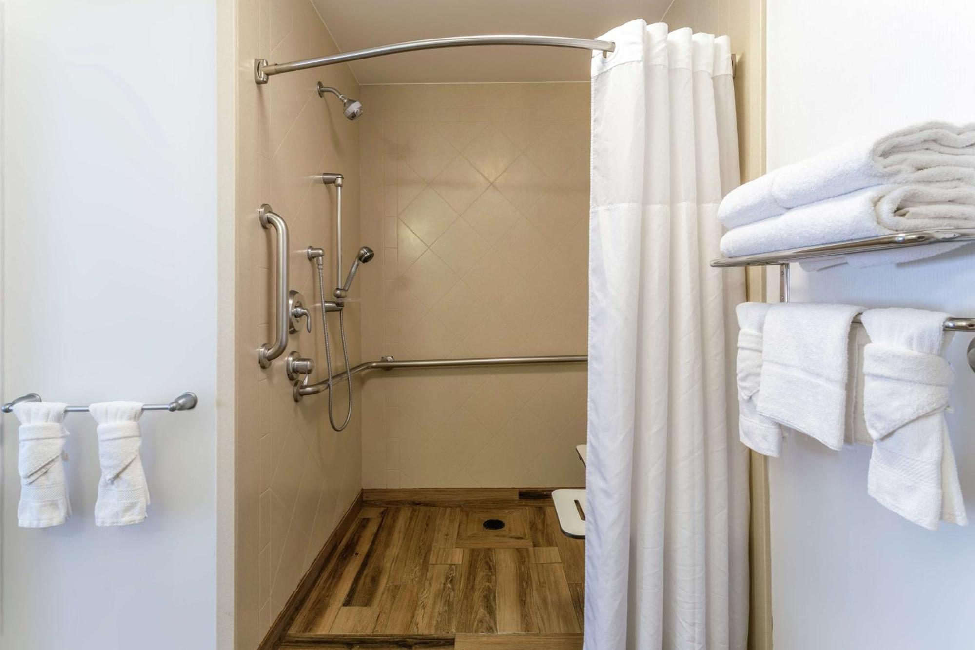 Hampton Inn & Suites Chicago - Либертивилл Экстерьер фото